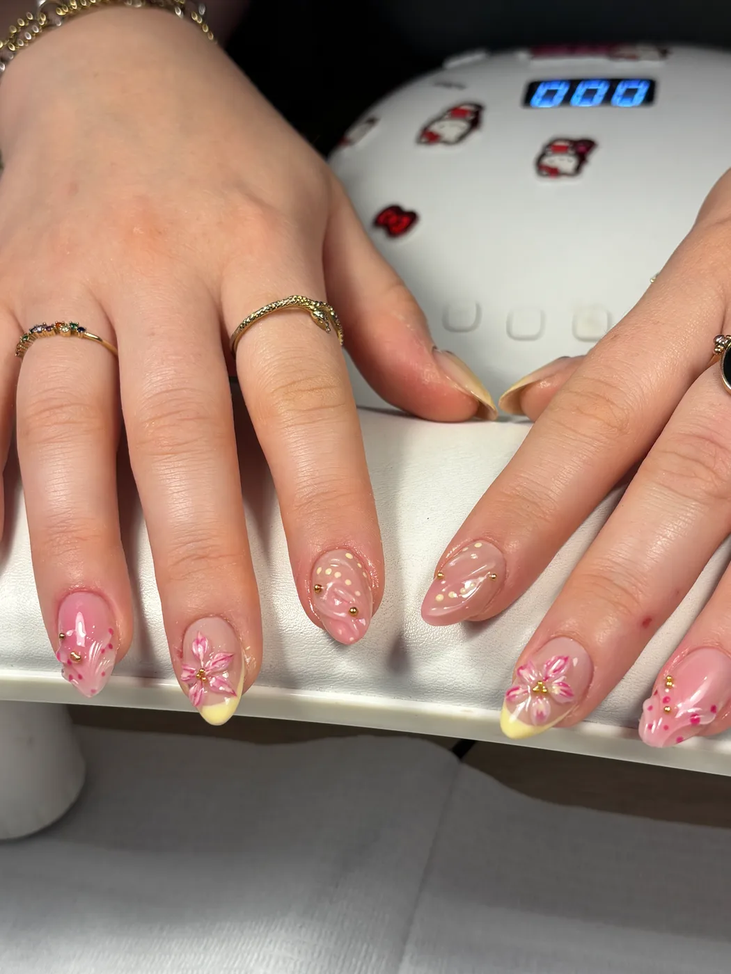 Pose américaine avec nail art
